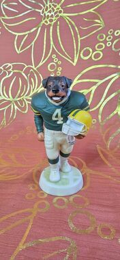 Robert Harrop Doggie People Rottweiler American Footballer figurine